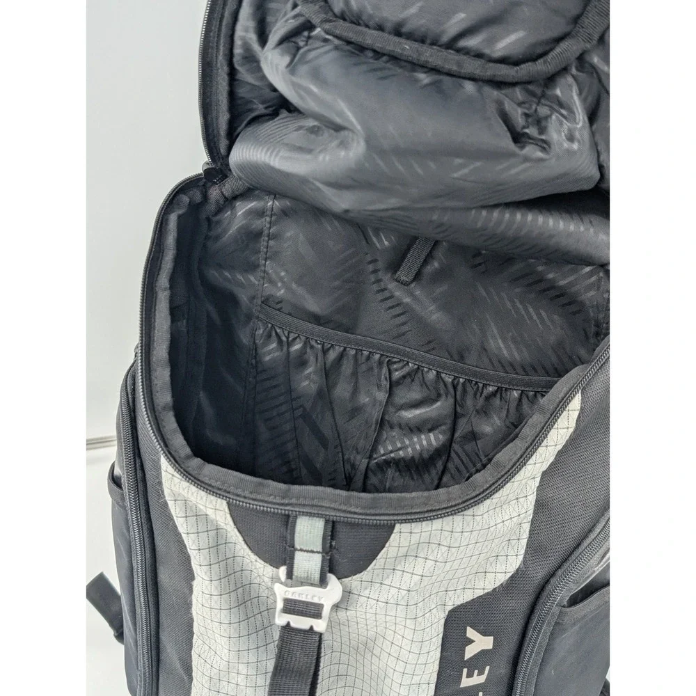 Oakley Link Pack Backpack Stone Gray 29L‎ Hiking Bag Travel Commute 92910-22Y